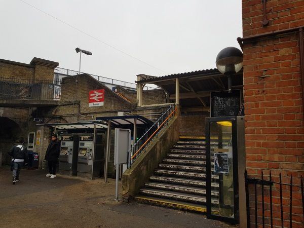 Barnes station