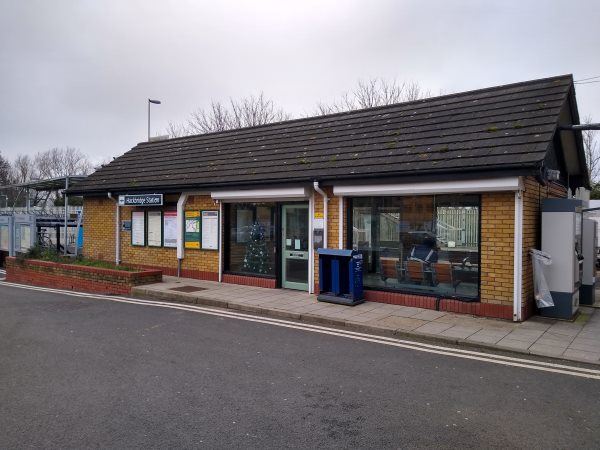 Hackbridge station