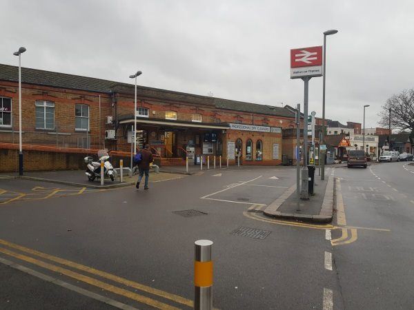 Walton-On-Thames station